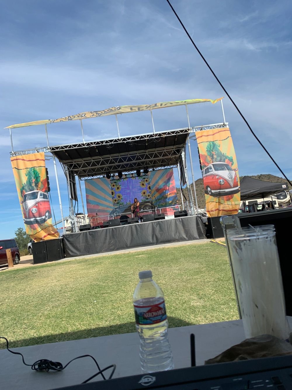 Moving head fixtures and beam effects over the crowd